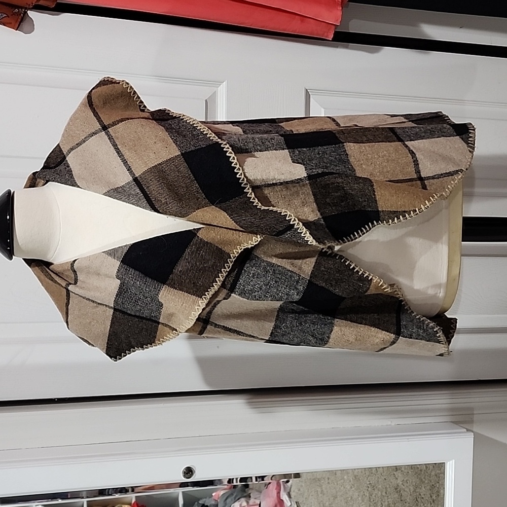 EUC! Womens Mudpie Cape Vest Brown Black Plaid One Size